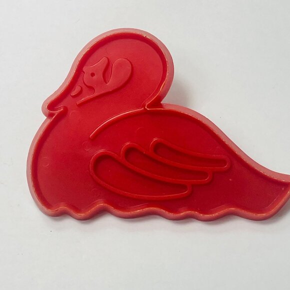 Vintage Chilton 1978 Red Plastic Cookie Cutter Imprint Seven Swans A Swimming - Picture 1 of 5